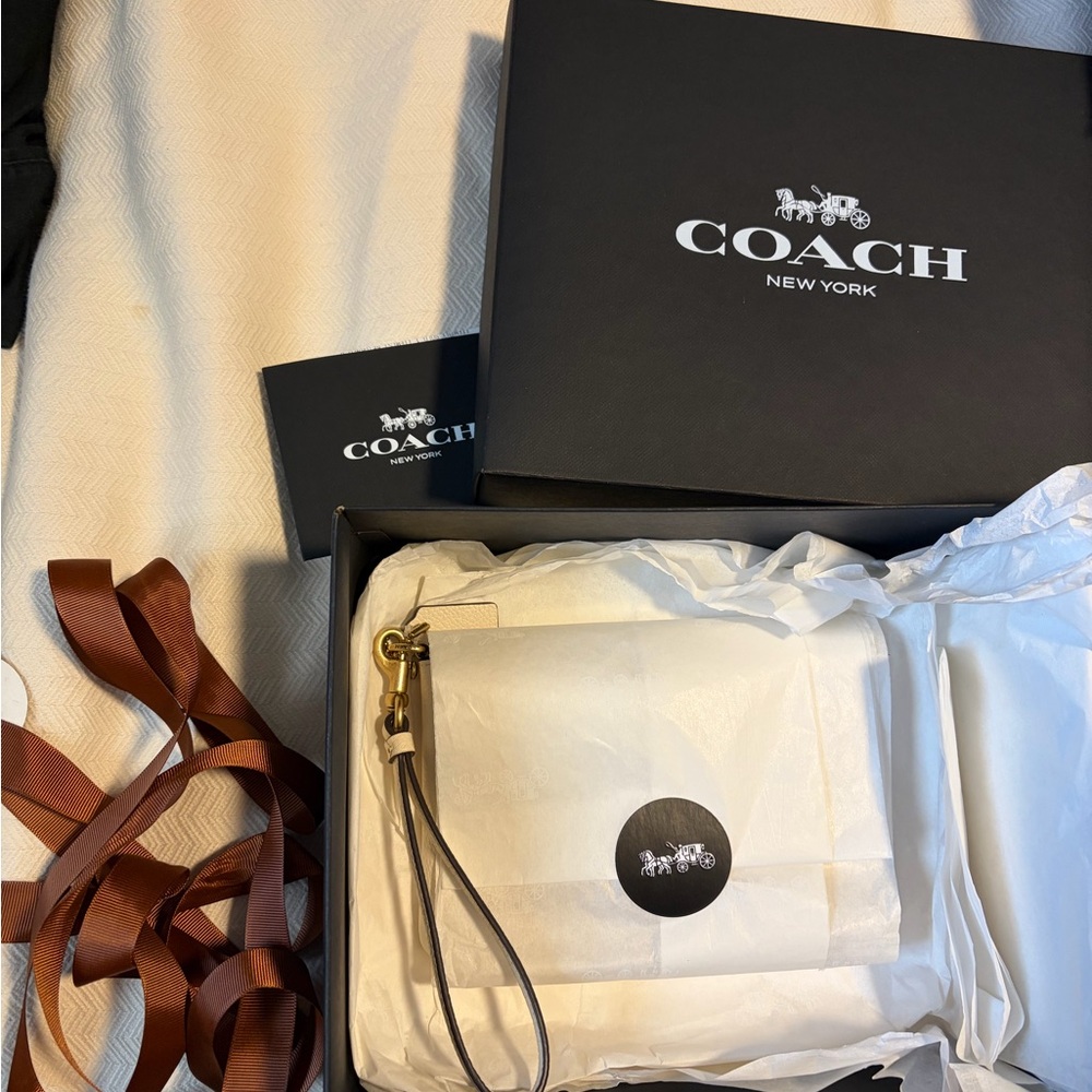 Coach Cream Wristlet Clutch with Gold Accents - Picture 4 of 7